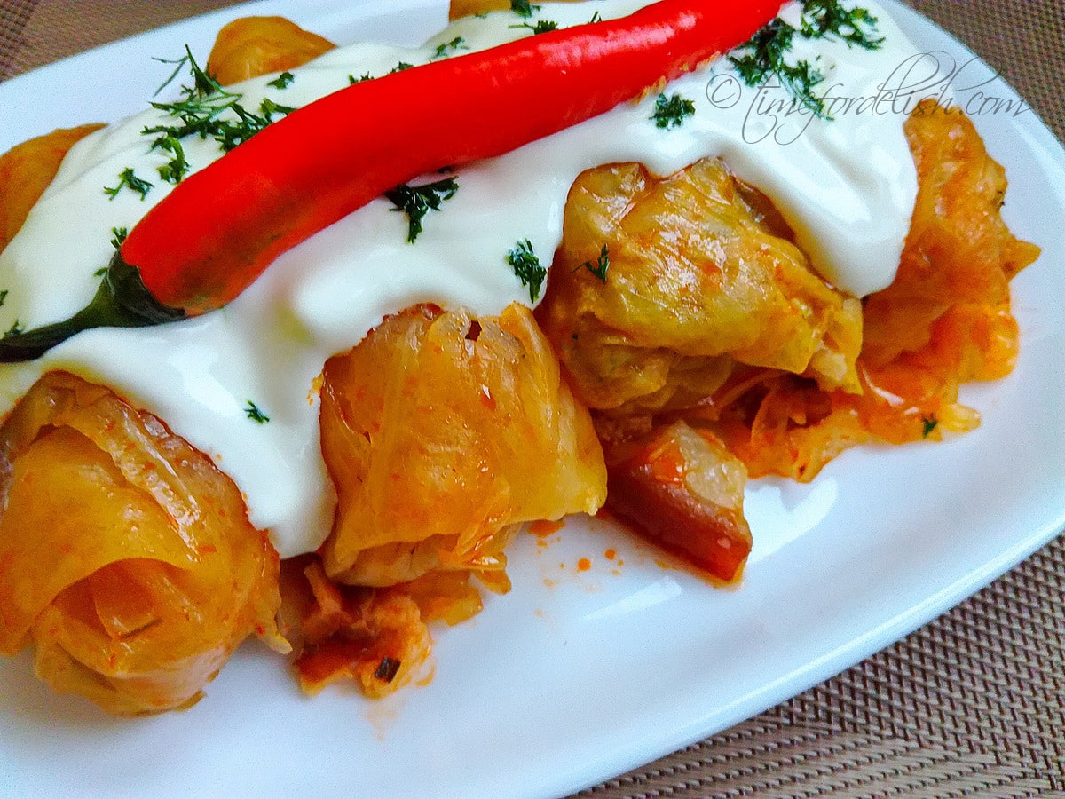 image of Romanian sarmale served with sour cream on top