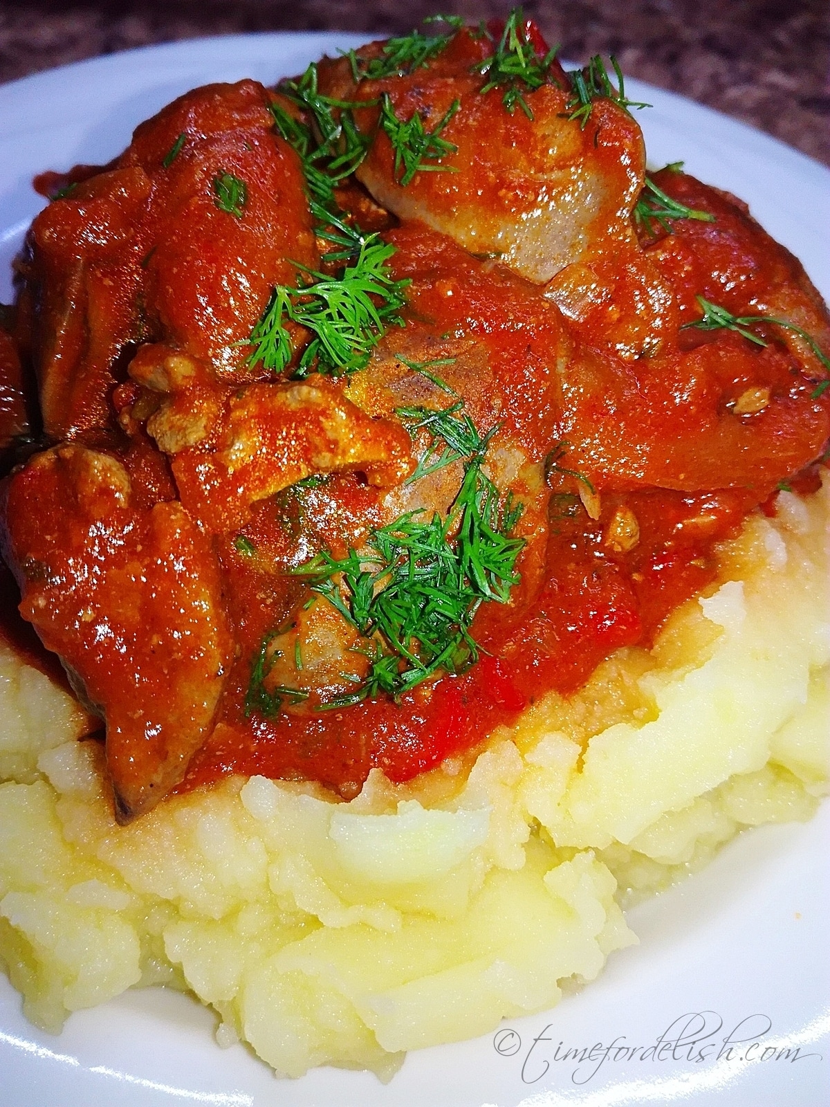 chicken livers with mashed potatoes